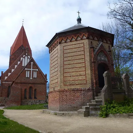 Holz-ferienhaus Mechelsdorf, Nahe Ostseebad Kuehlungsborn * Mechelsdorf