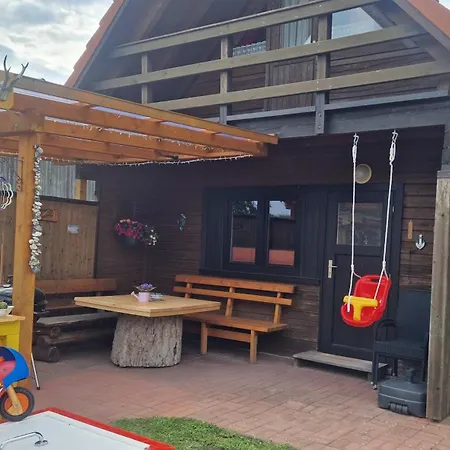 Holz-ferienhaus Mechelsdorf, Nahe Ostseebad Kuehlungsborn Lejlighed