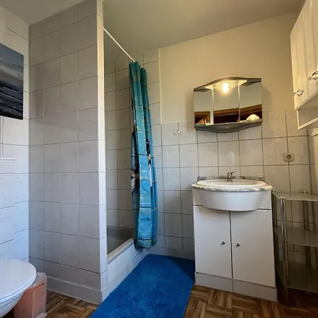 Holz-ferienhaus Mechelsdorf, Nahe Ostseebad Kuehlungsborn Lejlighed